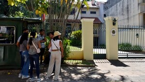 Embajada recomienda ir a Bolivia o Brasil para trámites