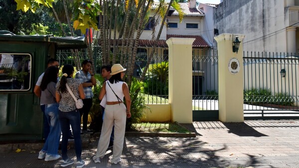Embajada recomienda ir a Bolivia o Brasil para trámites