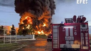 Ucrania golpea depósito de petróleo en región rusa de Sarátov que abastece aviones rusos