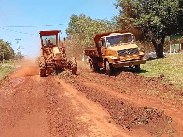 MOPC mejora caminos utilizados por más de 1.600 habitantes de Itapúa - .::Agencia IP::.