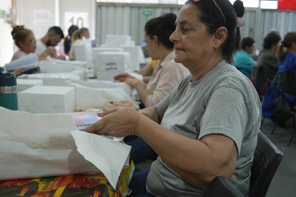 MEC PROSIGUE CON LA RECEPCIÓN Y CONTROL DE ÚTILES PARA KITS ESCOLARES - Itapúa Noticias
