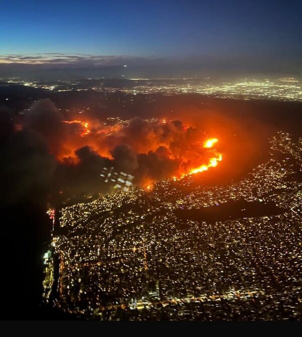 Feroz incendio en Los Ángeles: evacuaron a más de 40 mil personas - 1000 Noticias