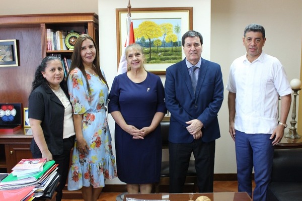 Ministros superintendentes Gustavo Santander y Víctor Ríos se reunieron con el Consejo de Administración de Paraguarí para planificar el 2025