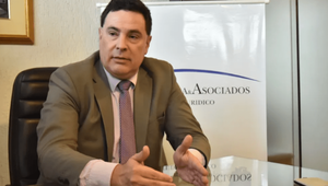 Analista dice que el contexto político exterior empujó a Peña a reconocer a González Urrutia