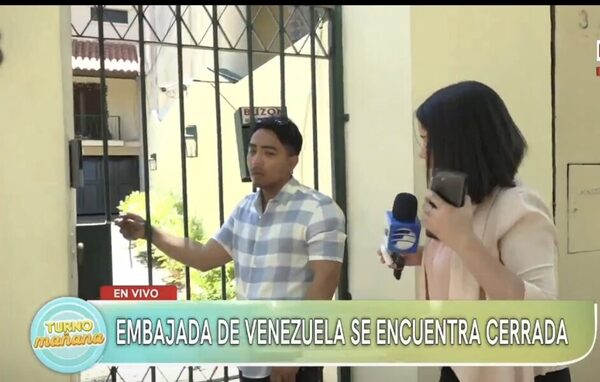 Tras ruptura diplomática, venezolano se ata a las afueras de la embajada en Asunción