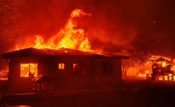 EEUU: Los Ángeles en estado de emergencia por incendios sin control