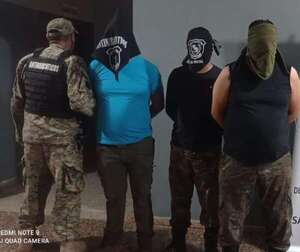 Detienen a tres policías por presunto trafico de marihuana en un puerto clandestino - Nacionales - ABC Color