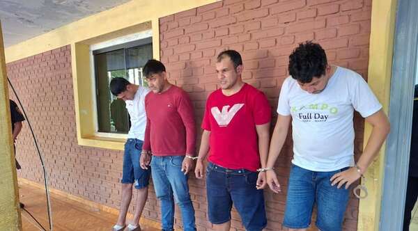 Cuatro detenidos tras persecución policial en Ciudad del Este - Noticiero Paraguay