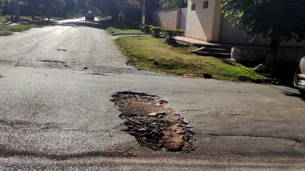 Descontento por calles destrozadas en la Villa Serrana