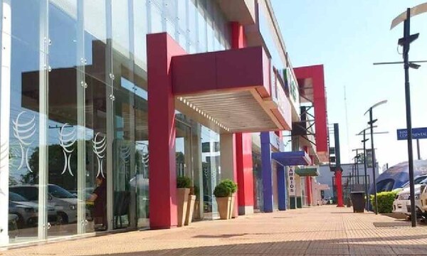 Asaltan a una mujer cuando se dirigía al banco y le roban G. 27 millones – Prensa 5