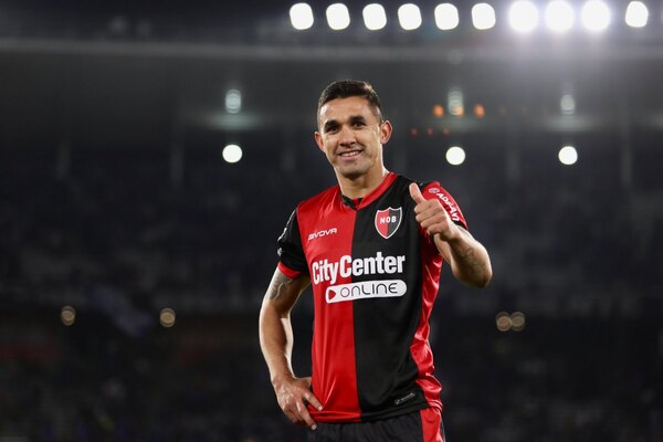 Versus / "Siempre en mi corazón, rojinegro querido": La despedida de Velázquez de Newell's