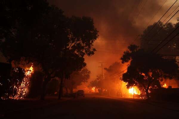 Imágenes desgarradoras: evacuaciones masivas y lucha contra los incendios en Los Ángeles - Mundo - ABC Color