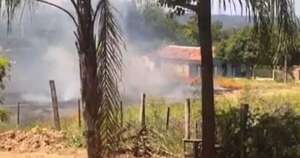 La Nación / Bomberos controlan incendio de gran magnitud en el cerro Antena de Caacupé
