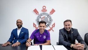 Corinthians oficializa la renovación con Ángel Romero