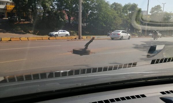 Peligroso cráter dejado por Essap pone en peligro a conductores