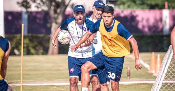La Nación / Sigue la espera por el delantero de área