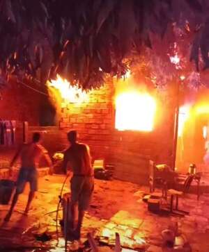 Video: incendio consume por completo vivienda en San Antonio - Policiales - ABC Color