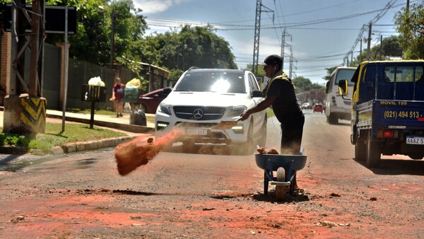 Con más de 100 baches, Avelino Martínez se vuelve intransitable