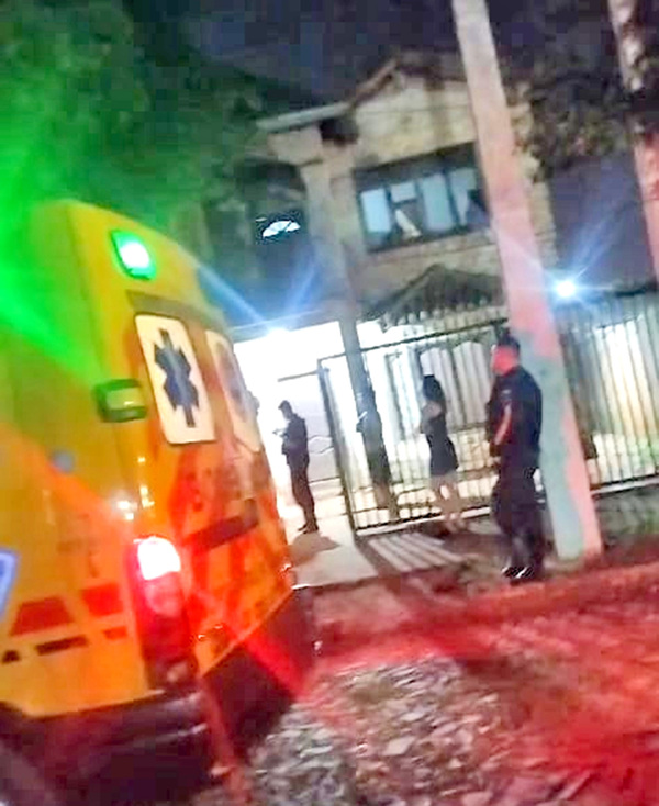 Pareja se lanza desde el balcón durante asalto y sufre lesiones de consideración - La Clave