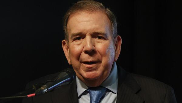 Edmundo González llega a Santo Domingo, última parada anunciada de su gira por América