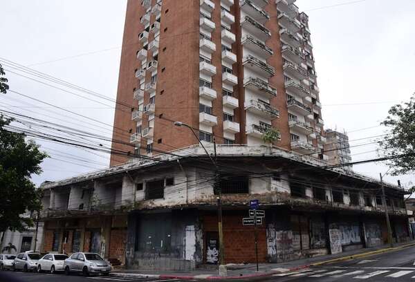 “Elefante blanco” del MEC: volverán a evaluar situación del edificio Excelsior - Nacionales - ABC Color
