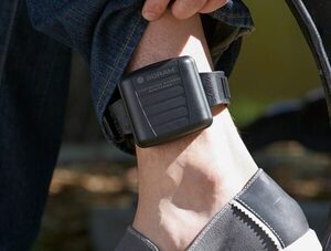 Aplican por primera vez las tobilleras electrónicas para arresto domiciliario · Radio Monumental 1080 AM