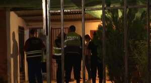 Asesinos llegaron en un auto y matan a mujer a balazos en su propia casa