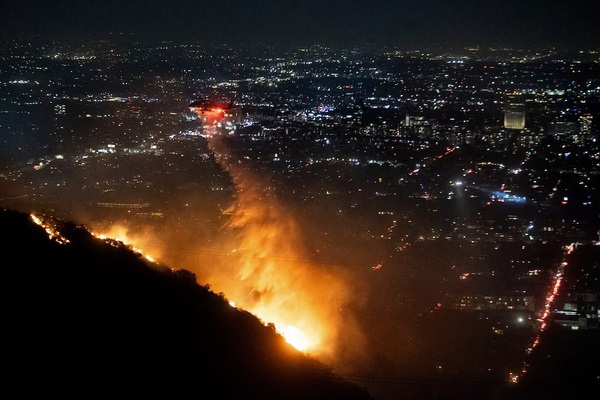 Devastador incendio en Hollywood amenaza el Paseo de la Fama: 130 mil evacuados - ADN Digital