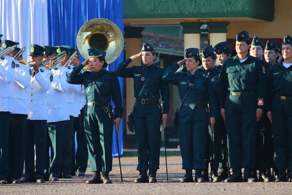 Peña compara con las residentas a mujeres que se inscribieron al Cimefor - Nacionales - ABC Color
