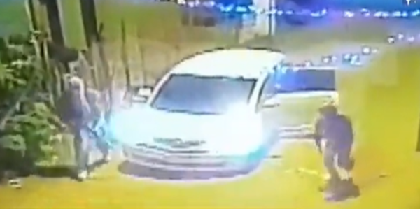 Ejecutan a una mujer sin mediar palabras - SNT