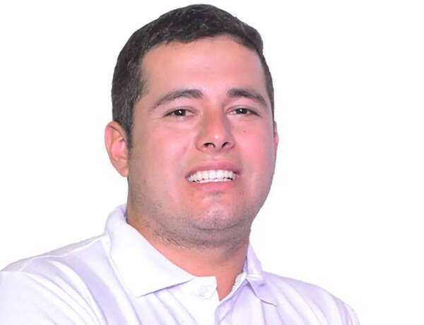 Video: “narco-concejal” intentó romper su celular cuando la Policía llegó a su casa - Policiales - ABC Color