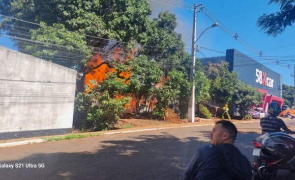 Incendio de vivienda causó gran susto a todo un vecindario