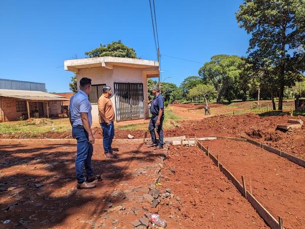 Concejales supervisan avance de obras en barrios de Encarnación