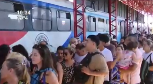 Tren Encarnación-Posadas: viajes al tope en temporada alta - SNT