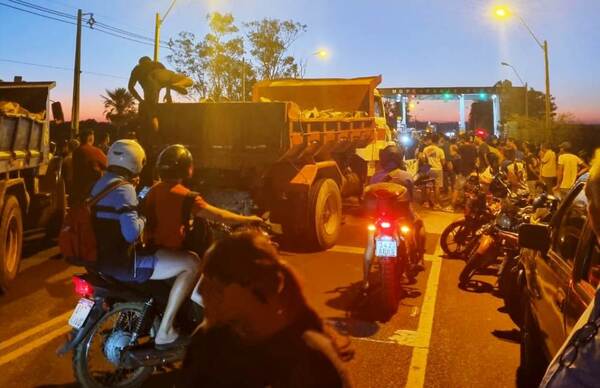 Continúan protestas contra MOPC por suba de peaje en la Ecovía •