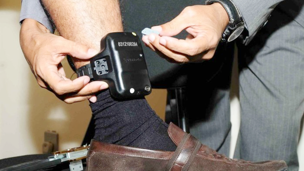 Juzgado confirma tobillera electrónica para procesado por violencia