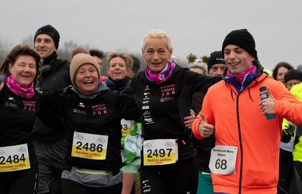 La mujer de 55 años que corrió 366 maratones en el 2024
