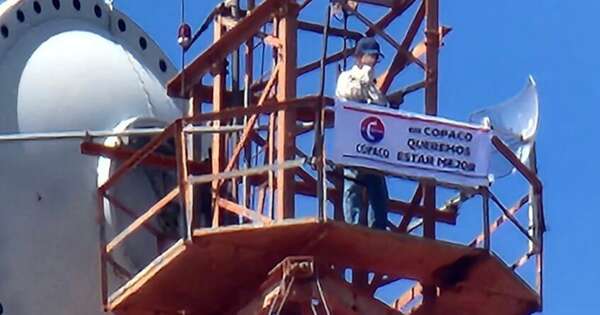 Diario HOY | Funcionario de COPACO exige pago de salarios desde la cima de una torre