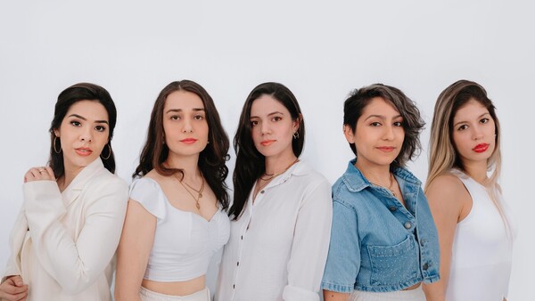 Las Akashara traen al mundo musical Amor con mentiras desde la Perla del Sur