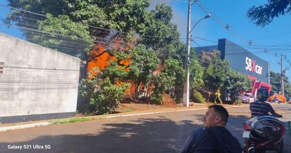 Diario HOY | Vecinos rescatan a niños durante incendio de una vivienda