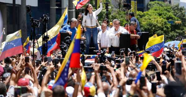 La Nación / Machado sale de la clandestinidad y reaparece en la movilización en Caracas
