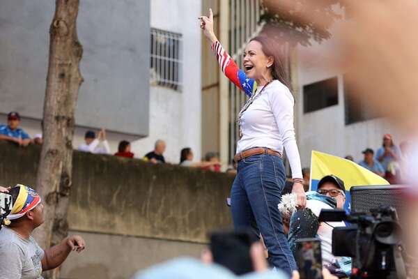 Machado fue interceptada al término de la manifestación en Caracas, denuncia su partido - Mundo - ABC Color