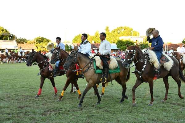 Laureles revive su esencia en la Fiesta de la Tradición 2025 - Nacionales - ABC Color