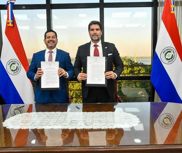 Diputados firmó compromiso con ONG de actor mexicano para combatir trata y tráfico de órganos - Política - ABC Color