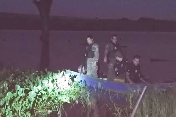 Policía afirma que marinos lo dejaron ir con la lancha que transportaba carga de marihuana - Policiales - ABC Color