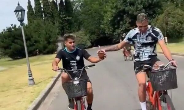 ¡Mate en bici! El divertido video de Gastón Olveira y Rodney Redes en Buenos Aires