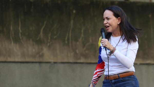 María Corina Machado dice que está en un "lugar seguro" tras denuncia de "retención"