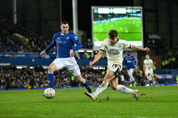 Everton avanza en la FA Cup apenas tres horas después de despedir a su técnico - Fútbol Internacional - ABC Color