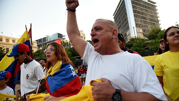 Venezolanos en Paraguay condenan a Maduro y piden a Edmundo asumir