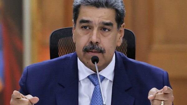 Aislado, Maduro asume mandato y González promete volver a Caracas